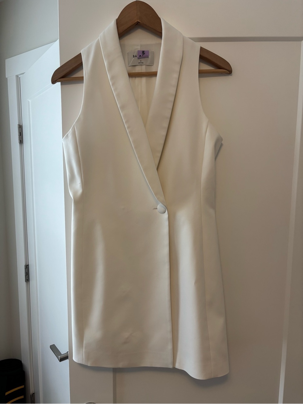 Aritzia Babaton Sleeveless Ivory Blazer Dress